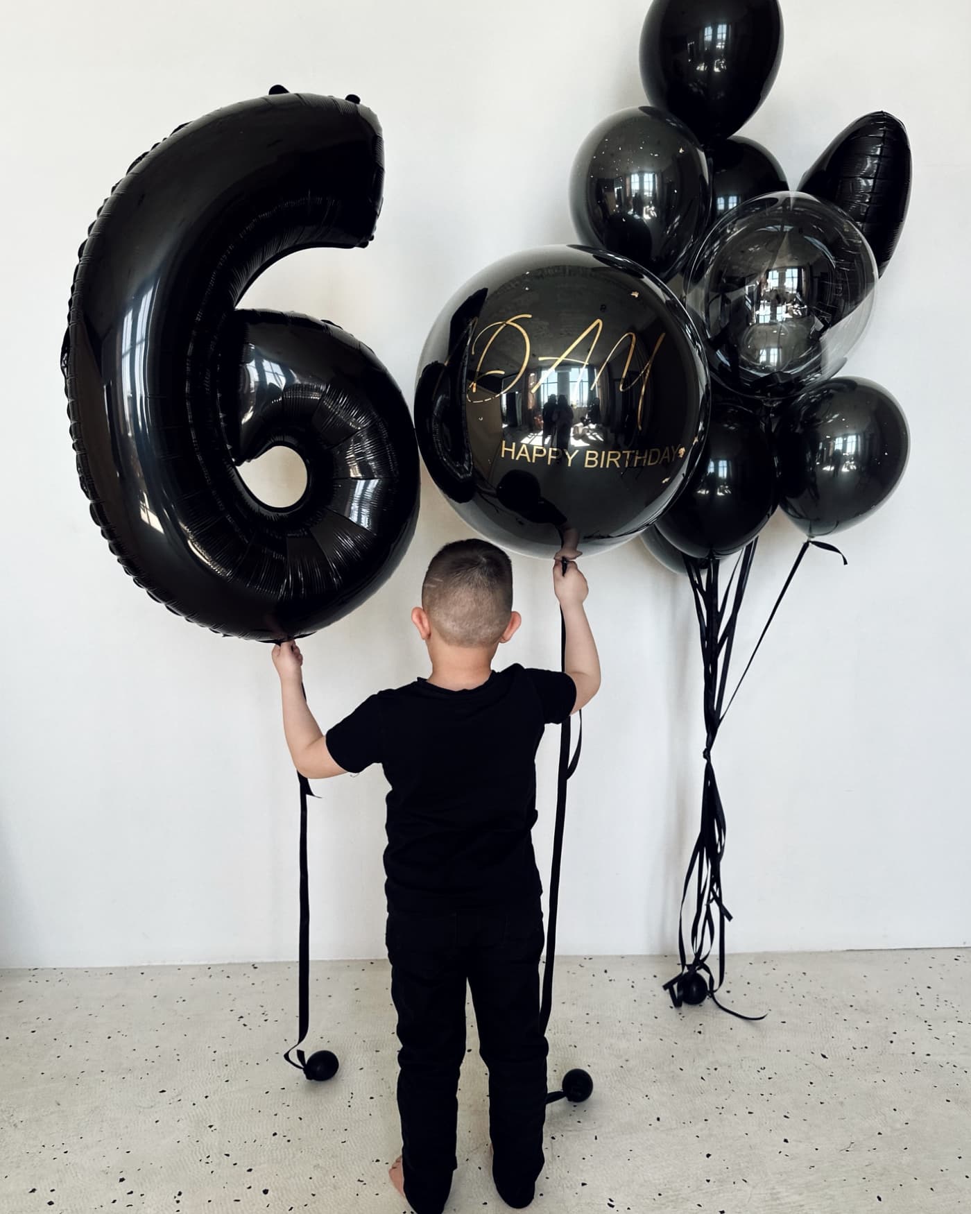 Чёрная классика — купить воздушные шары Алматы | Wonderball